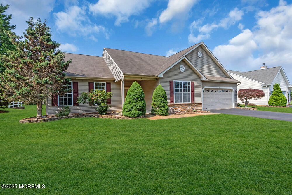 Attached, Exterior, Facade, Ranch