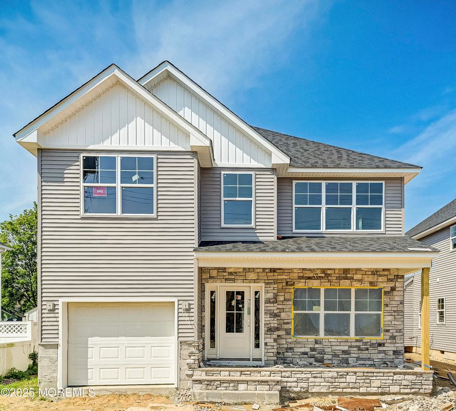 Attached, Exterior, Facade, Farmhouse