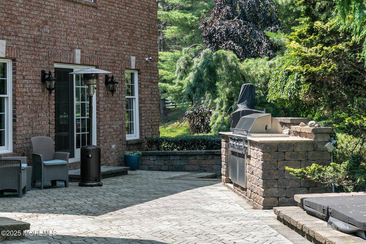 Exterior, Outdoor Kitchen