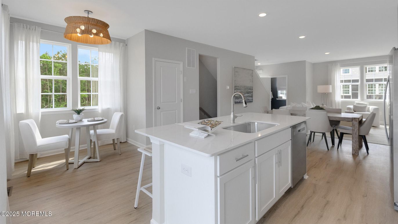Dining room, Interior, Kitchen, Pendant Lights, Recessed Lighting, Wood Texture Flooring