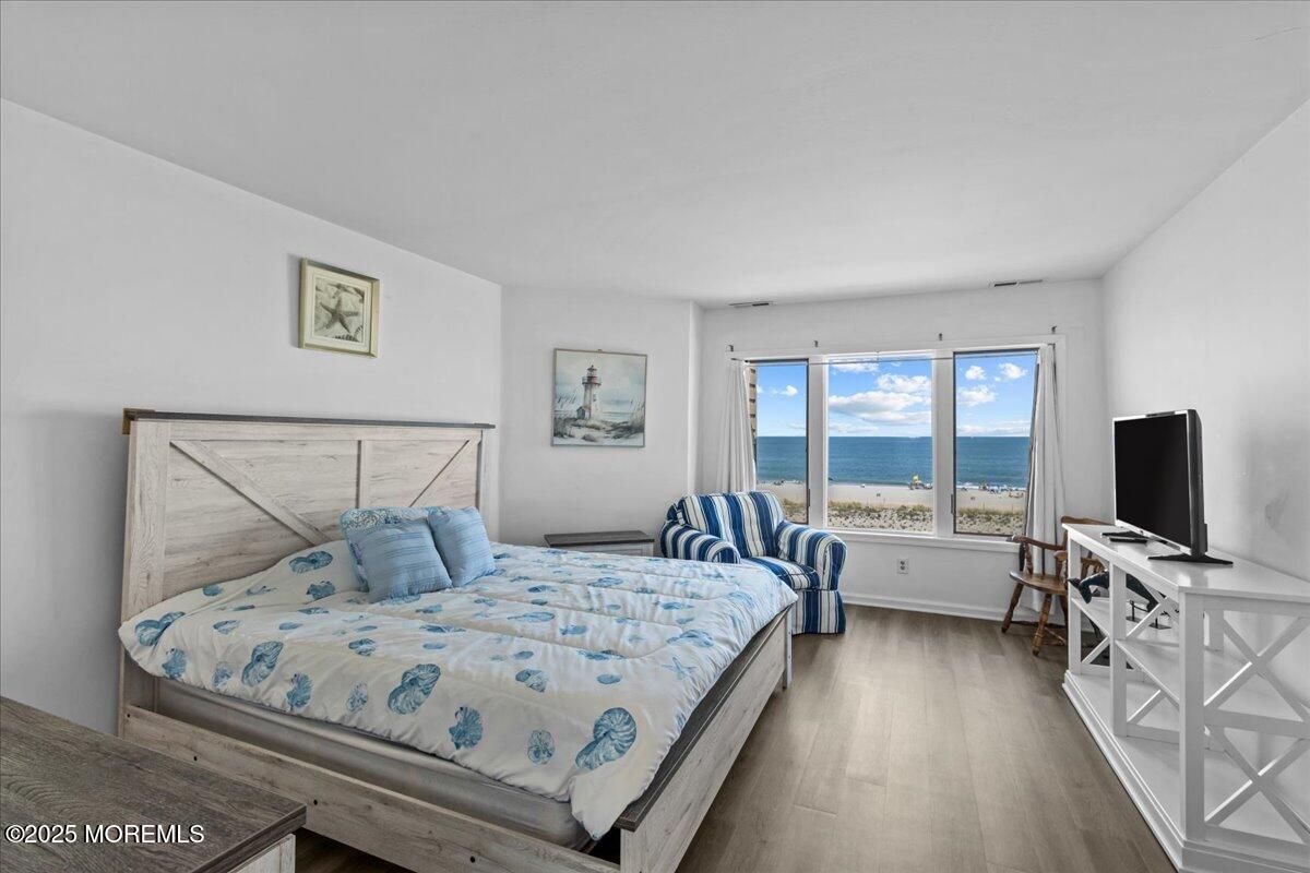 Bedroom, Interior, Water, Wood Texture Flooring