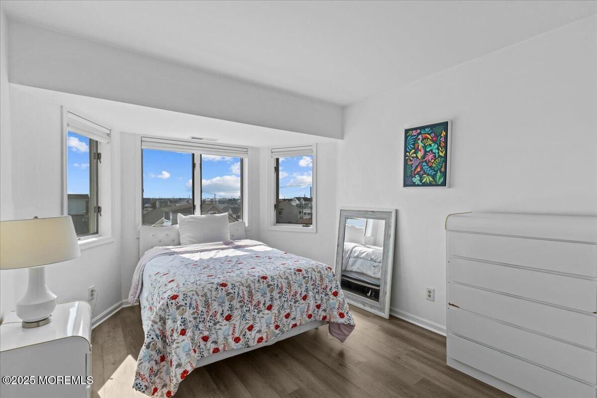 Bedroom, Interior, Water, Wood Texture Flooring