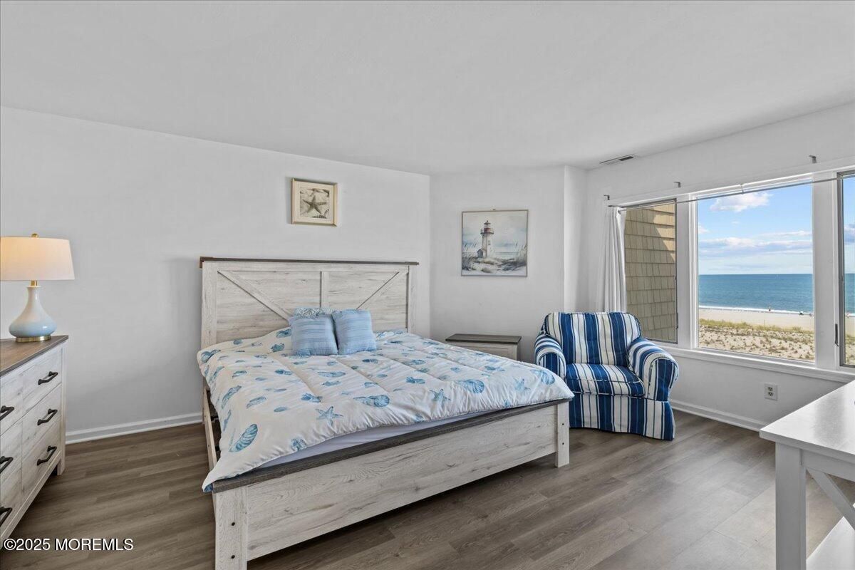 Bedroom, Interior, Water, Wood Texture Flooring