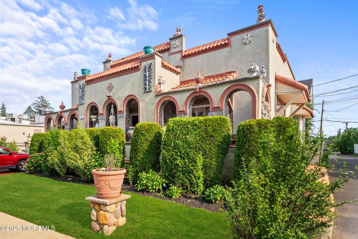 Exterior, Facade, Spanish Mediterranean