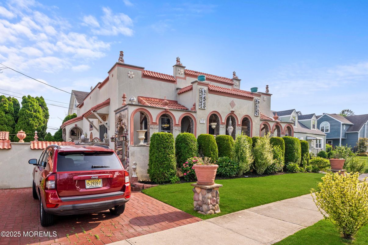 Exterior, Facade, Spanish Mediterranean