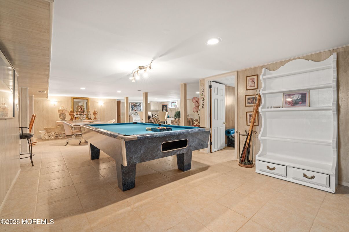 Billiard Table, Game Room, Interior, Recessed Lighting