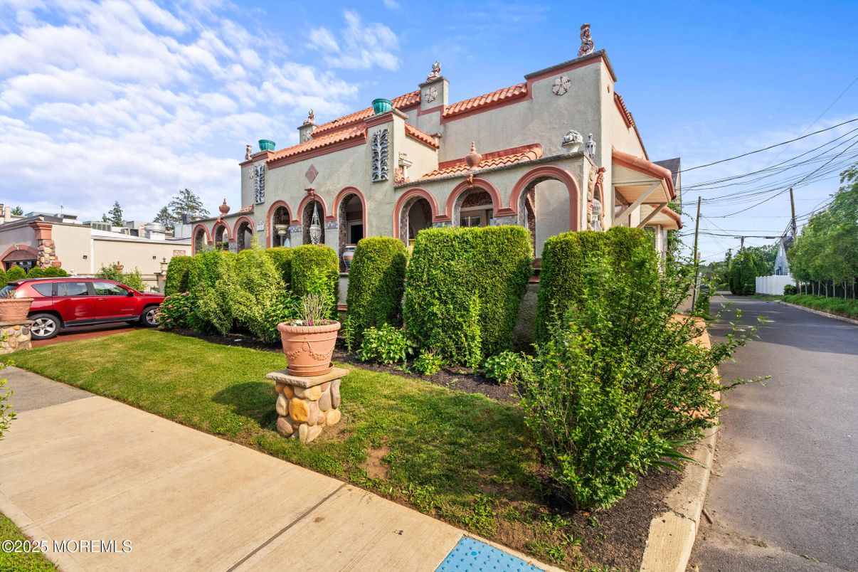 Exterior, Facade, Spanish Mediterranean