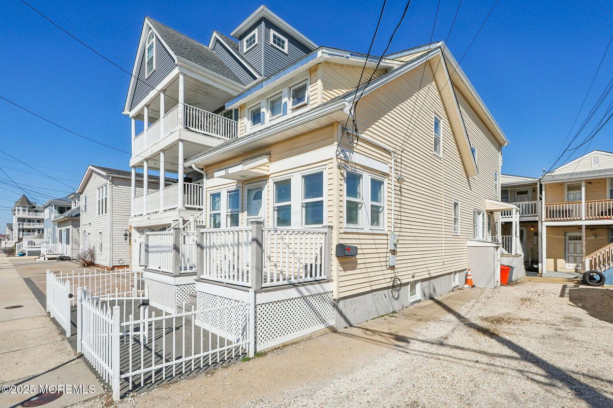 Exterior, Facade, Queen Anne Victorian