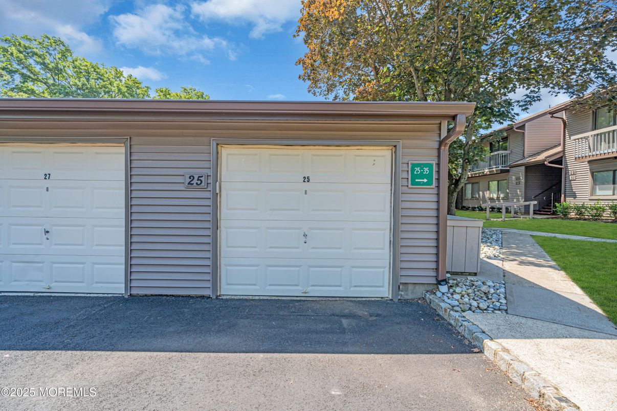 Detached Garage, Exterior