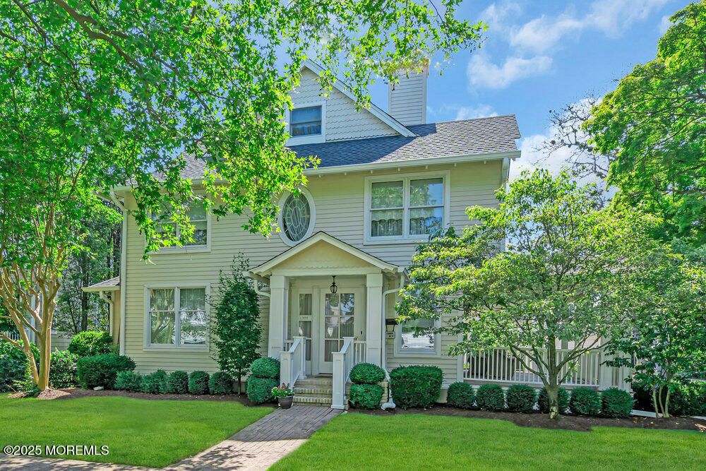 Exterior, Facade, Queen Anne Victorian