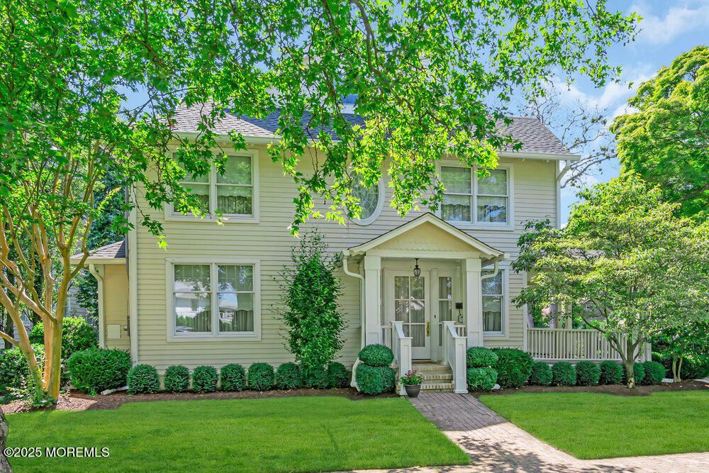 Exterior, Facade, French Provincial