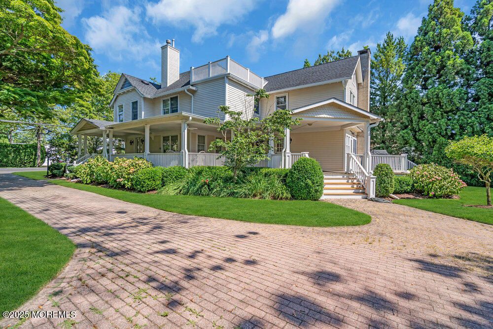 Backyard, Exterior, Facade, Queen Anne Victorian