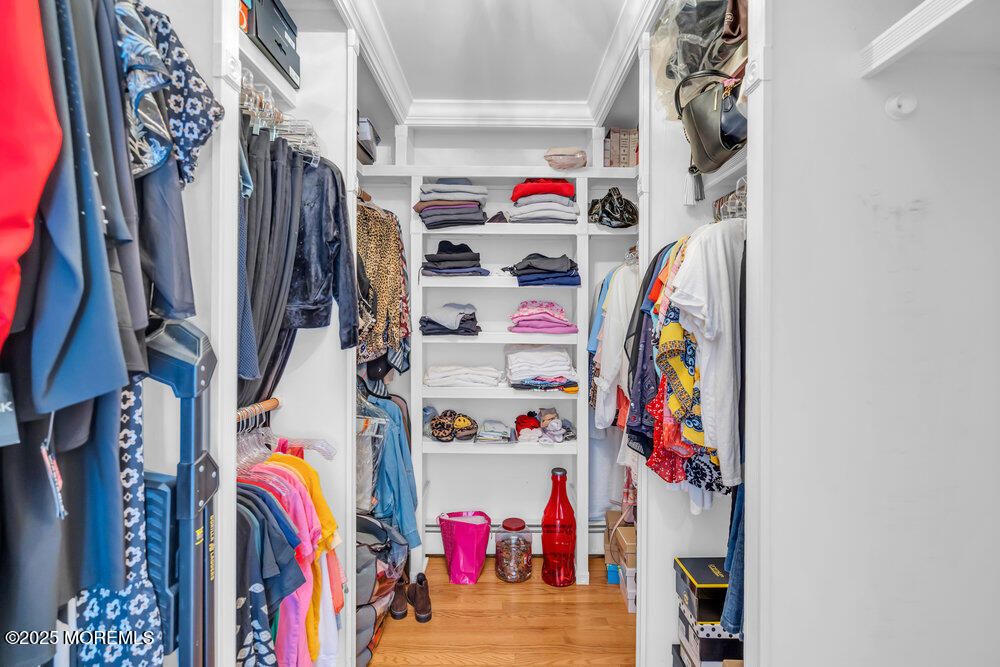 Interior, Walk-in Closets, Wood Texture Flooring
