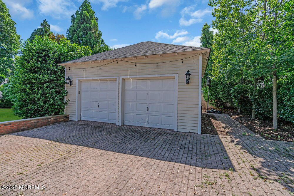 Detached Garage, Exterior