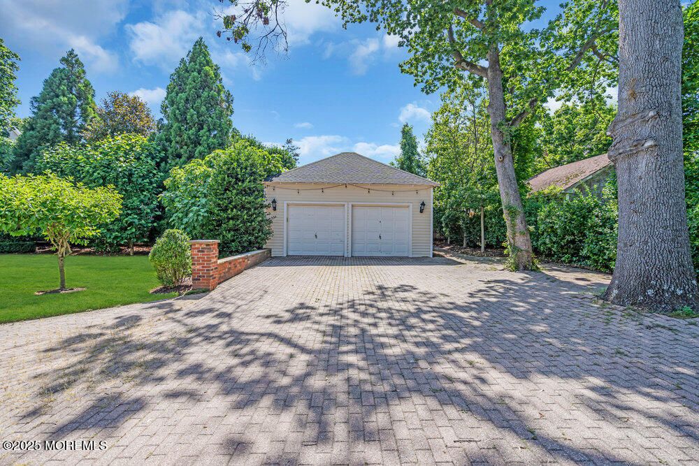 Detached Garage, Exterior