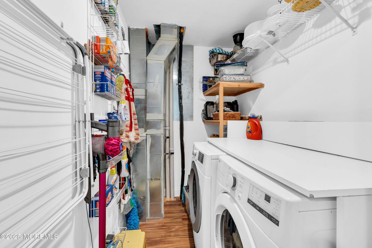 Interior, Washer, Wood Texture Flooring