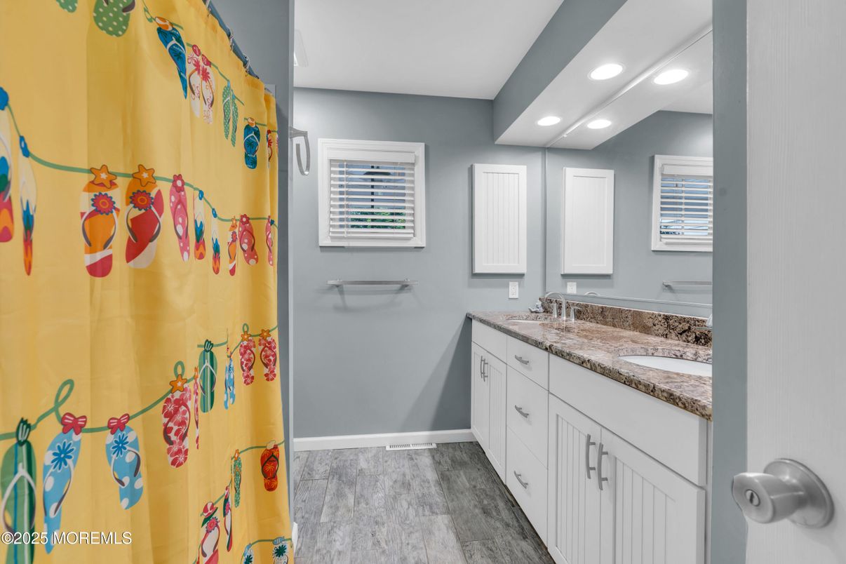 Bathroom, Dual Sink Vanities, Interior, Recessed Lighting