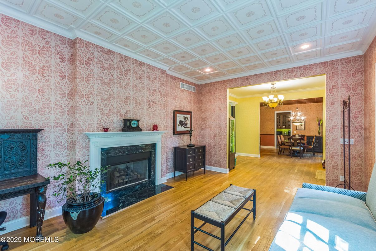 Chandelier, Dining room, Fireplace, Interior, Recessed Lighting, Wood Texture Flooring