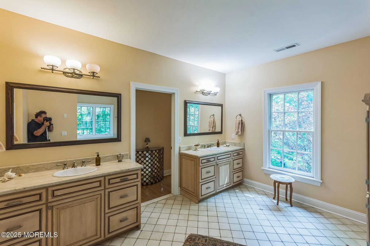 Bathroom, Dual Sink Vanities, Interior
