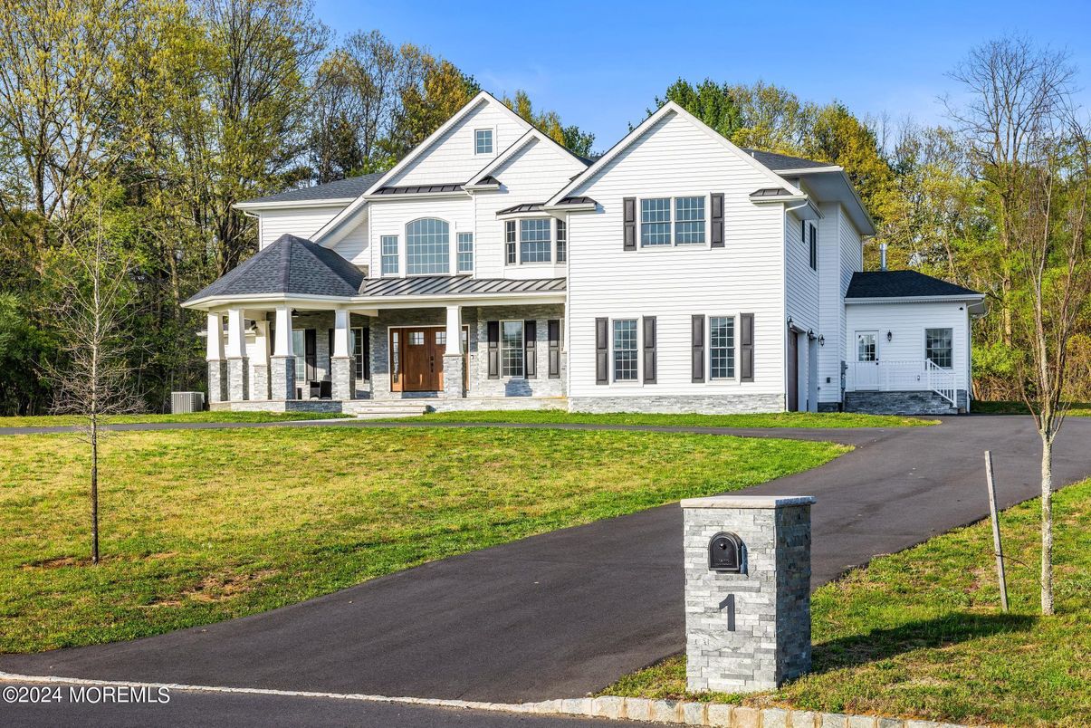 Attached, Exterior, Facade, Farmhouse