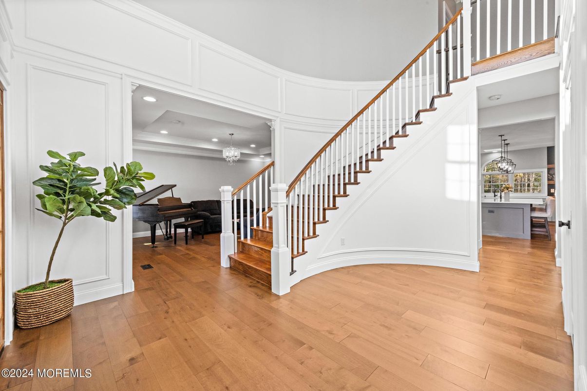 Chandelier, Interior, Pendant Lights, Piano, Recessed Lighting, Wood Texture Flooring