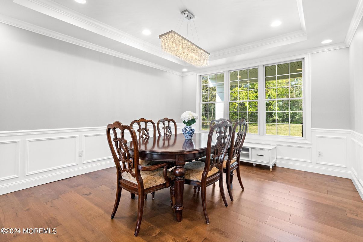 Chandelier, Dining room, Interior, Recessed Lighting, Wood Texture Flooring