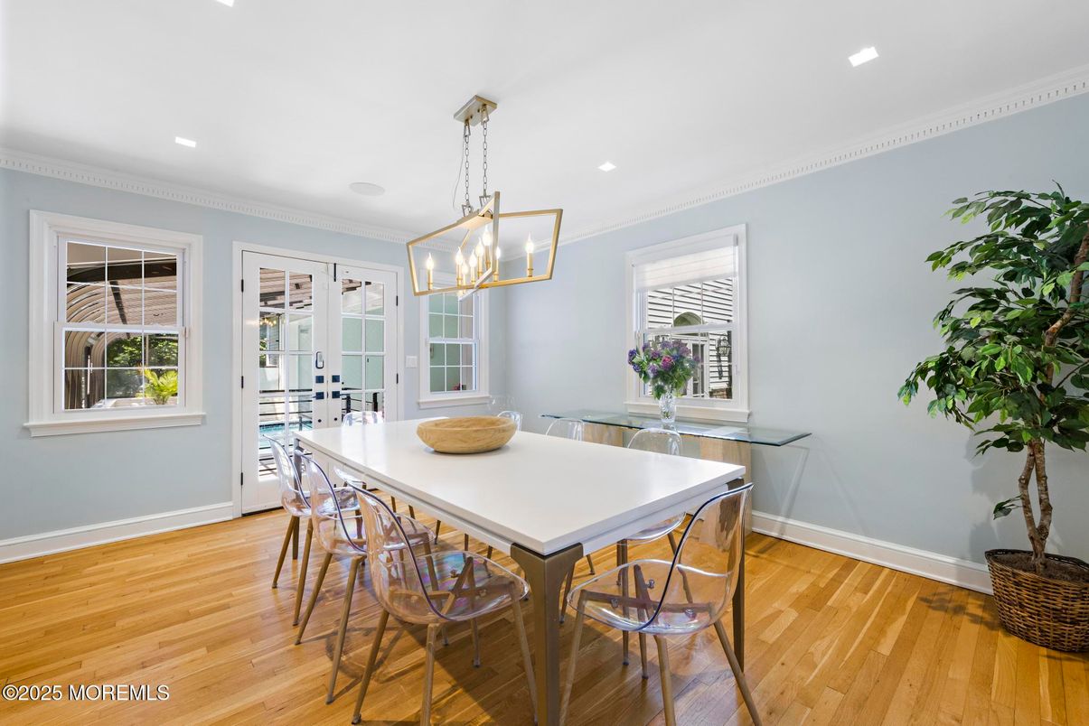 Dining room, Interior, Pendant Lights, Recessed Lighting, Wood Texture Flooring