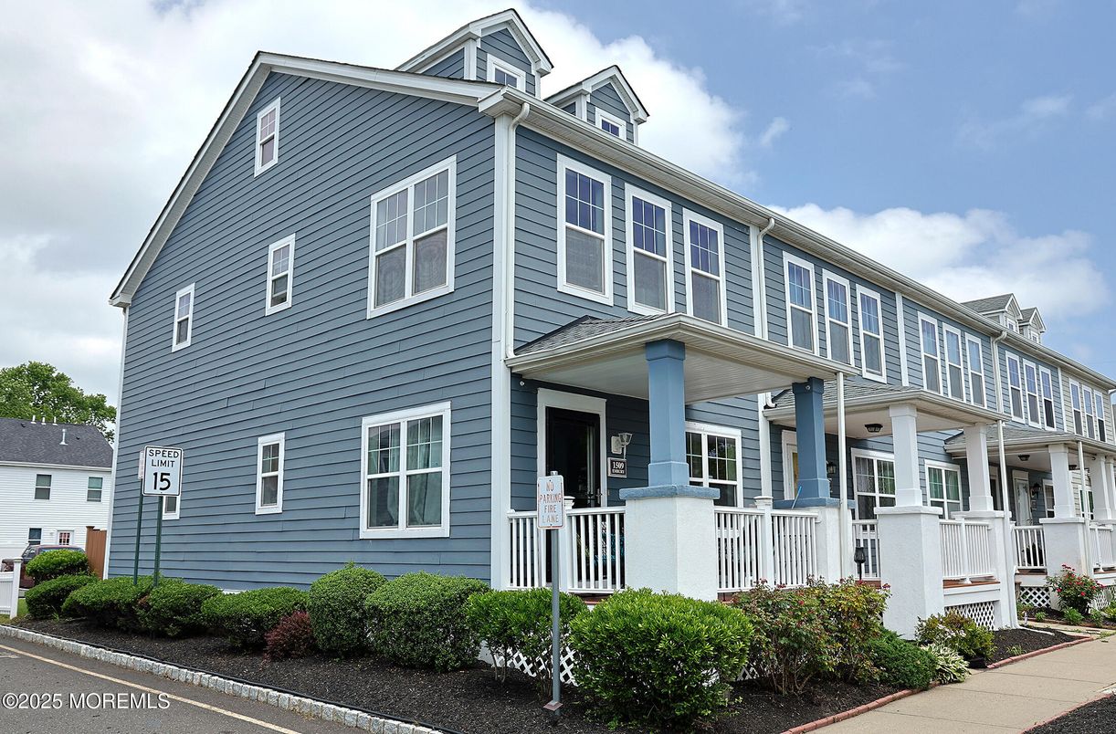 Exterior, Facade, Queen Anne Victorian