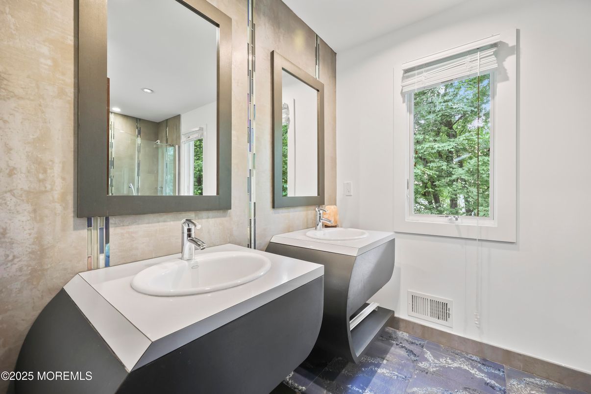 Bathroom, Dual Sink Vanities, Interior, Recessed Lighting