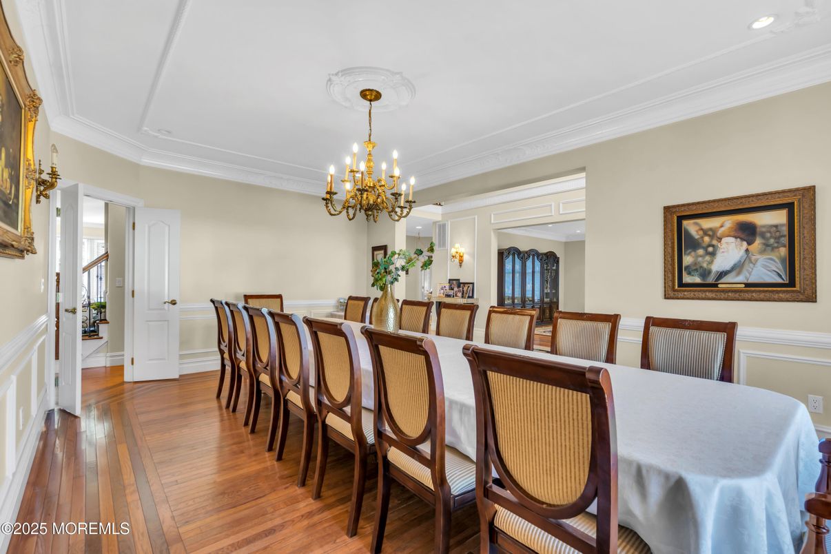 Chandelier, Dining room, Interior, Recessed Lighting, Wood Texture Flooring