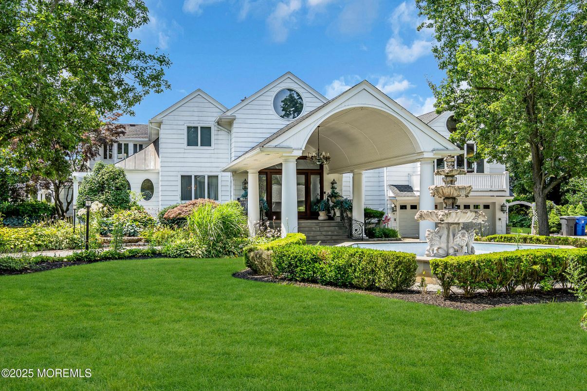 Backyard, Exterior, Facade, Farmhouse