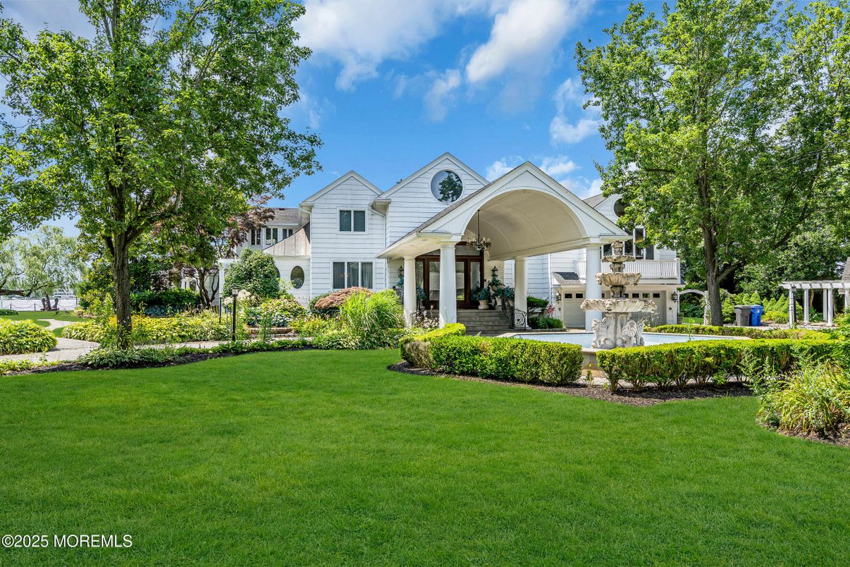Backyard, Exterior, Facade, Farmhouse