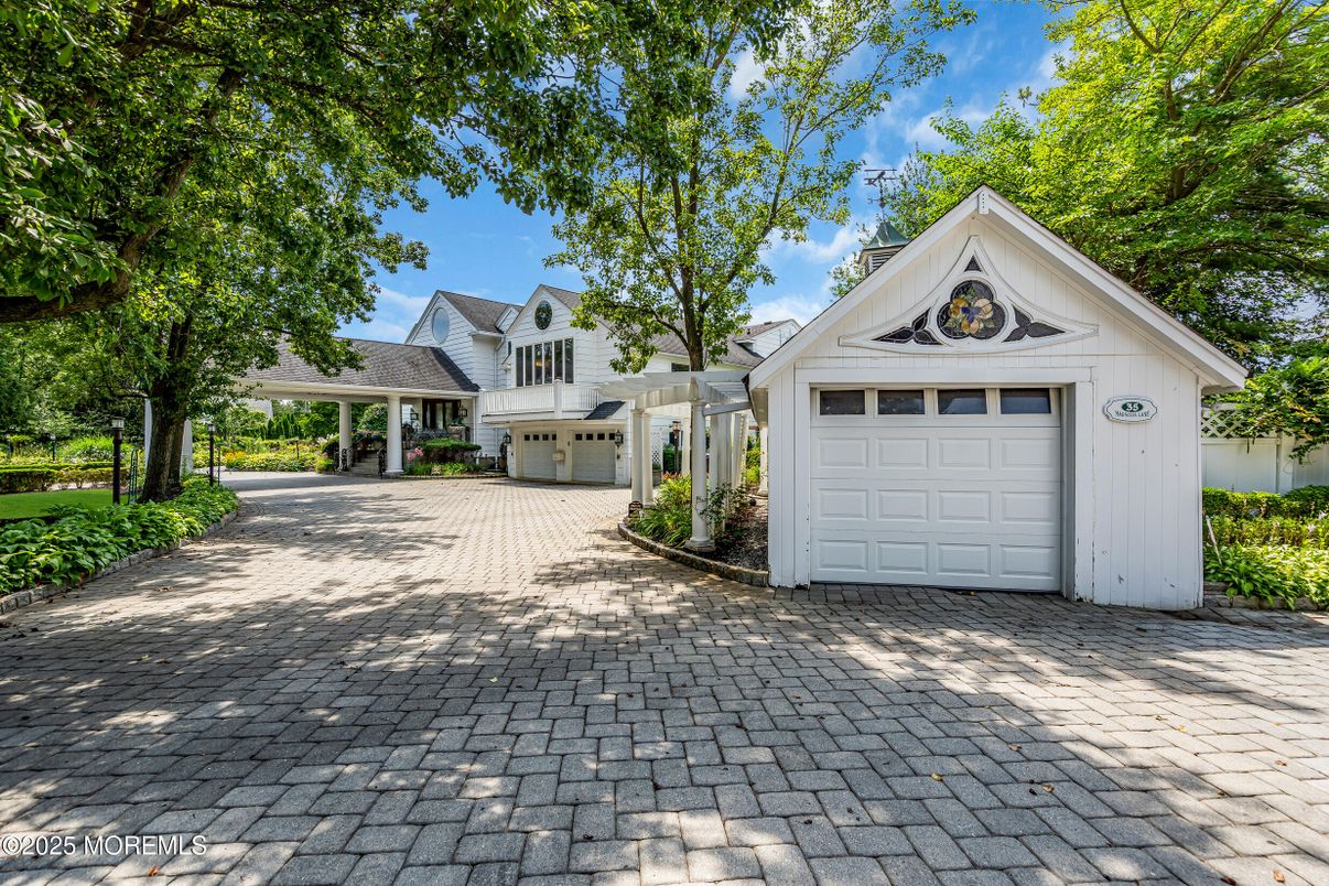 Detached Garage, Exterior
