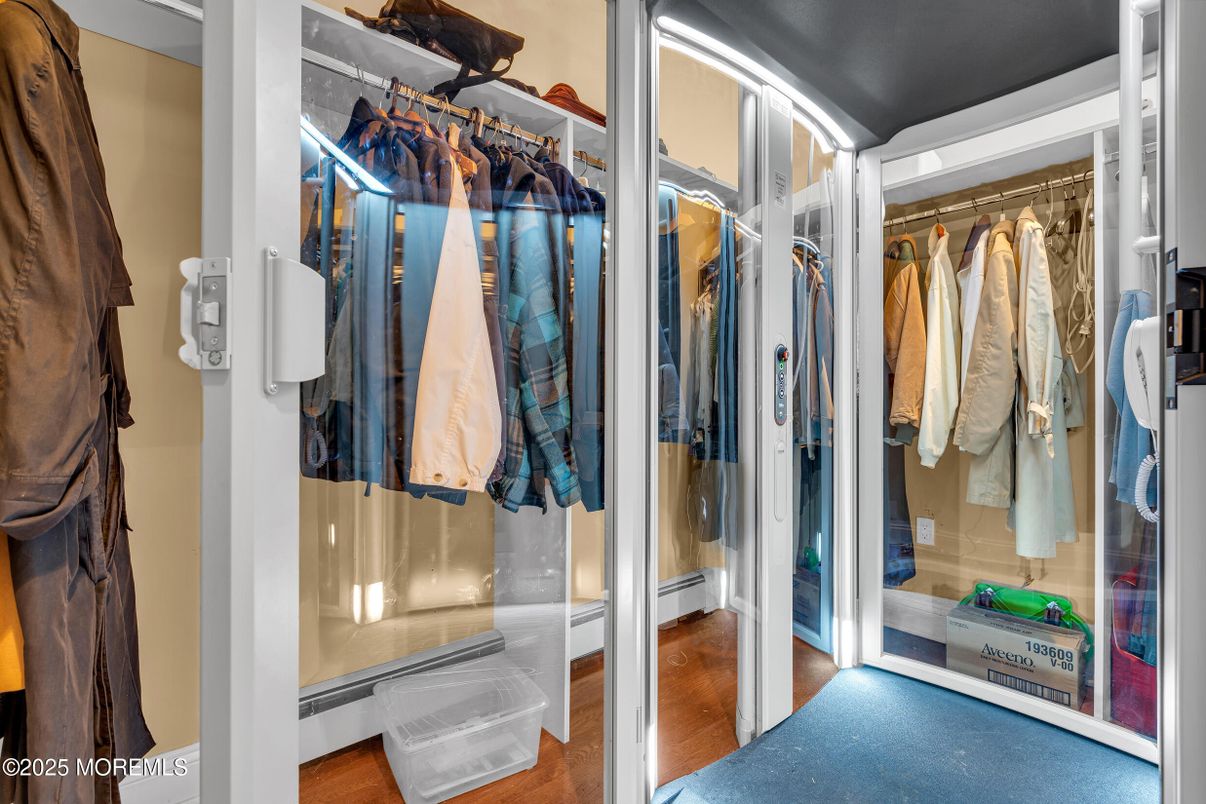 Interior, Walk-in Closets, Wood Texture Flooring