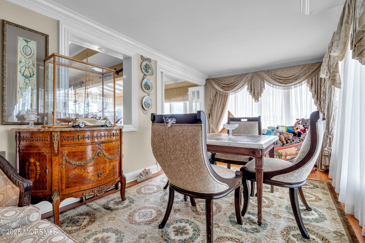 Dining room, Interior