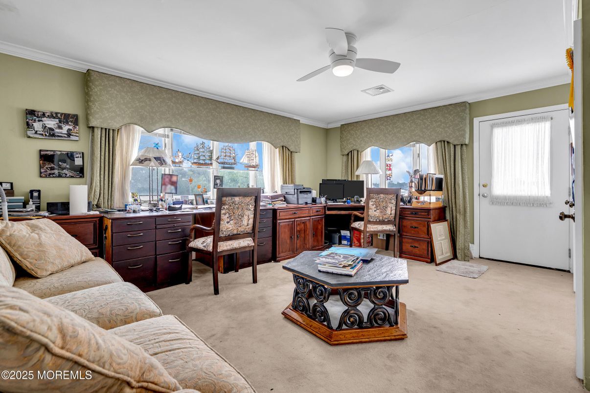 Home Office, Interior