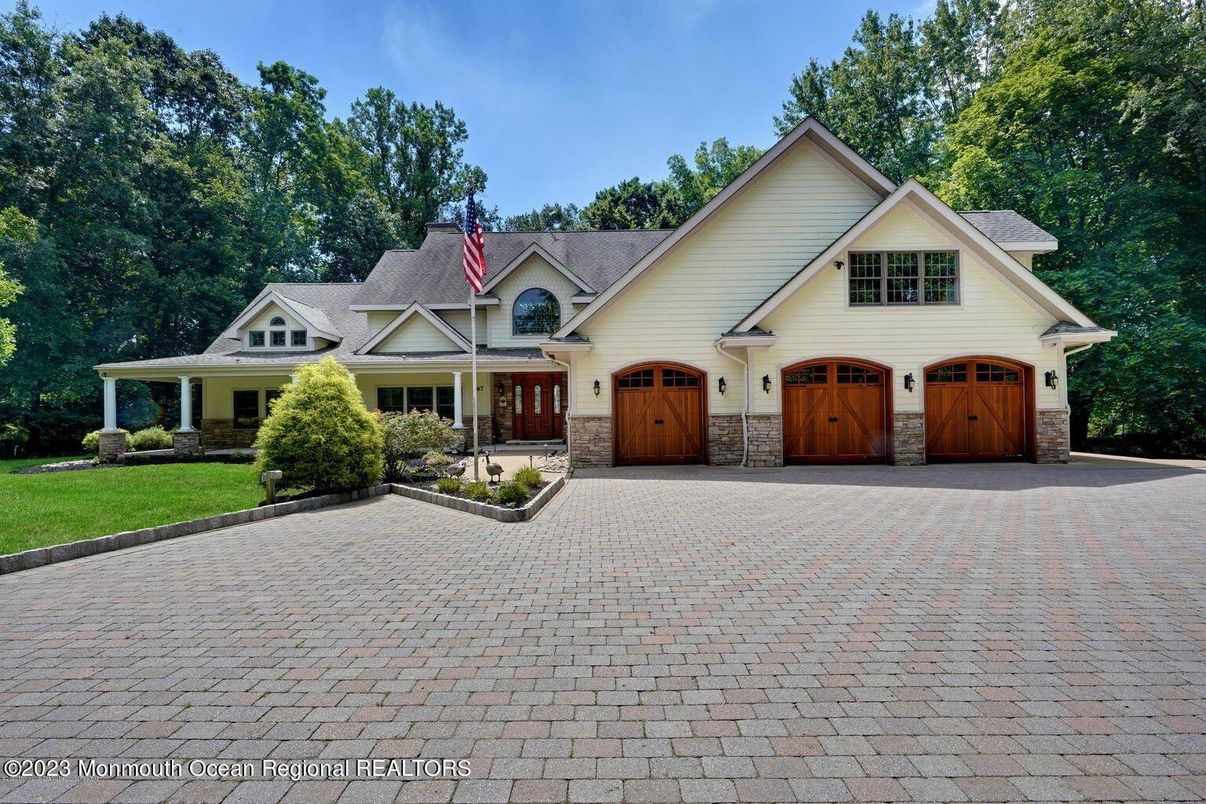 Attached, Exterior, Facade, Farmhouse
