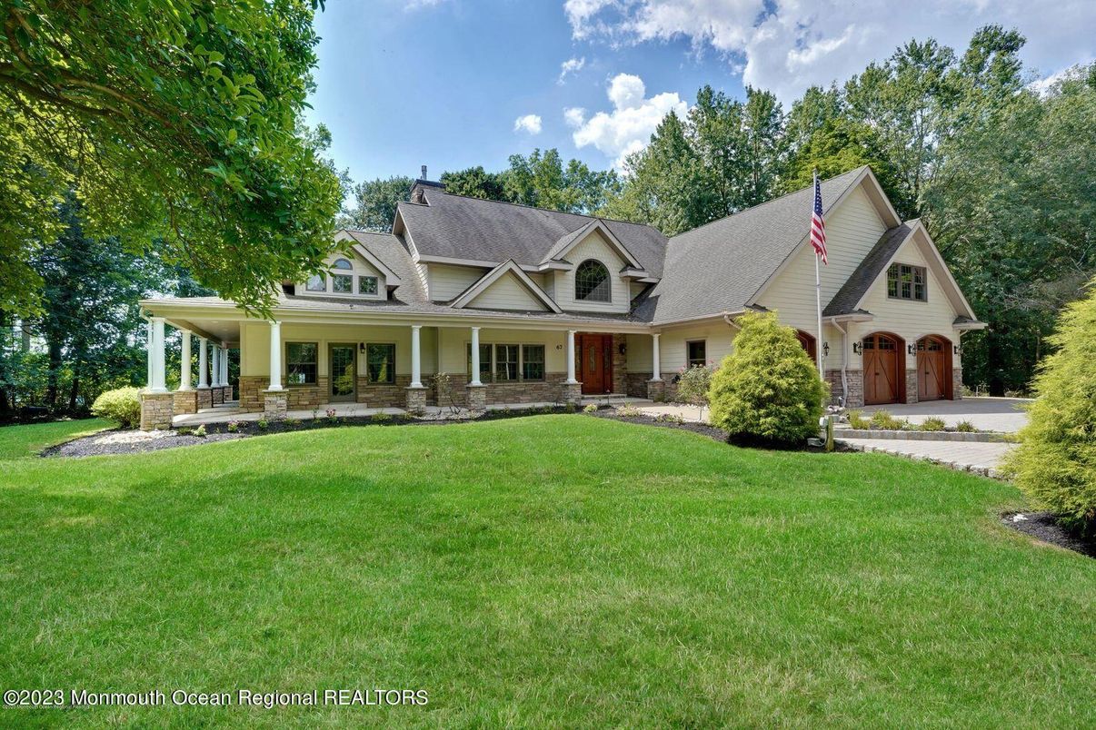 Attached, Exterior, Facade, Farmhouse