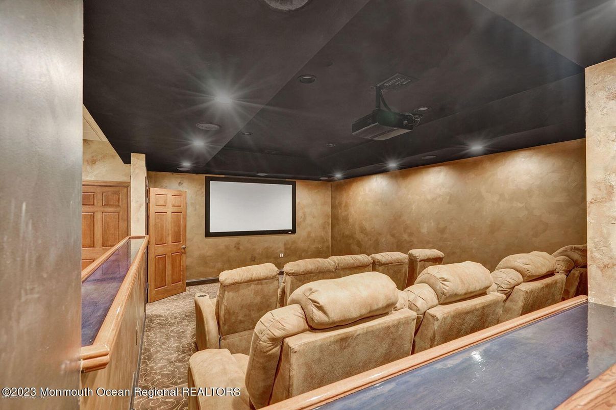 Interior, Projection Screen, Recessed Lighting, Theatre Room