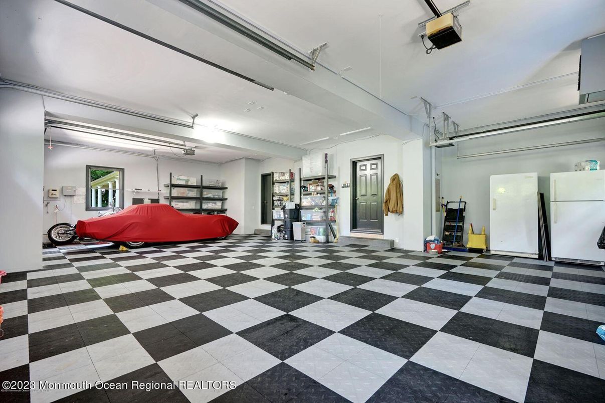 Garage, Interior