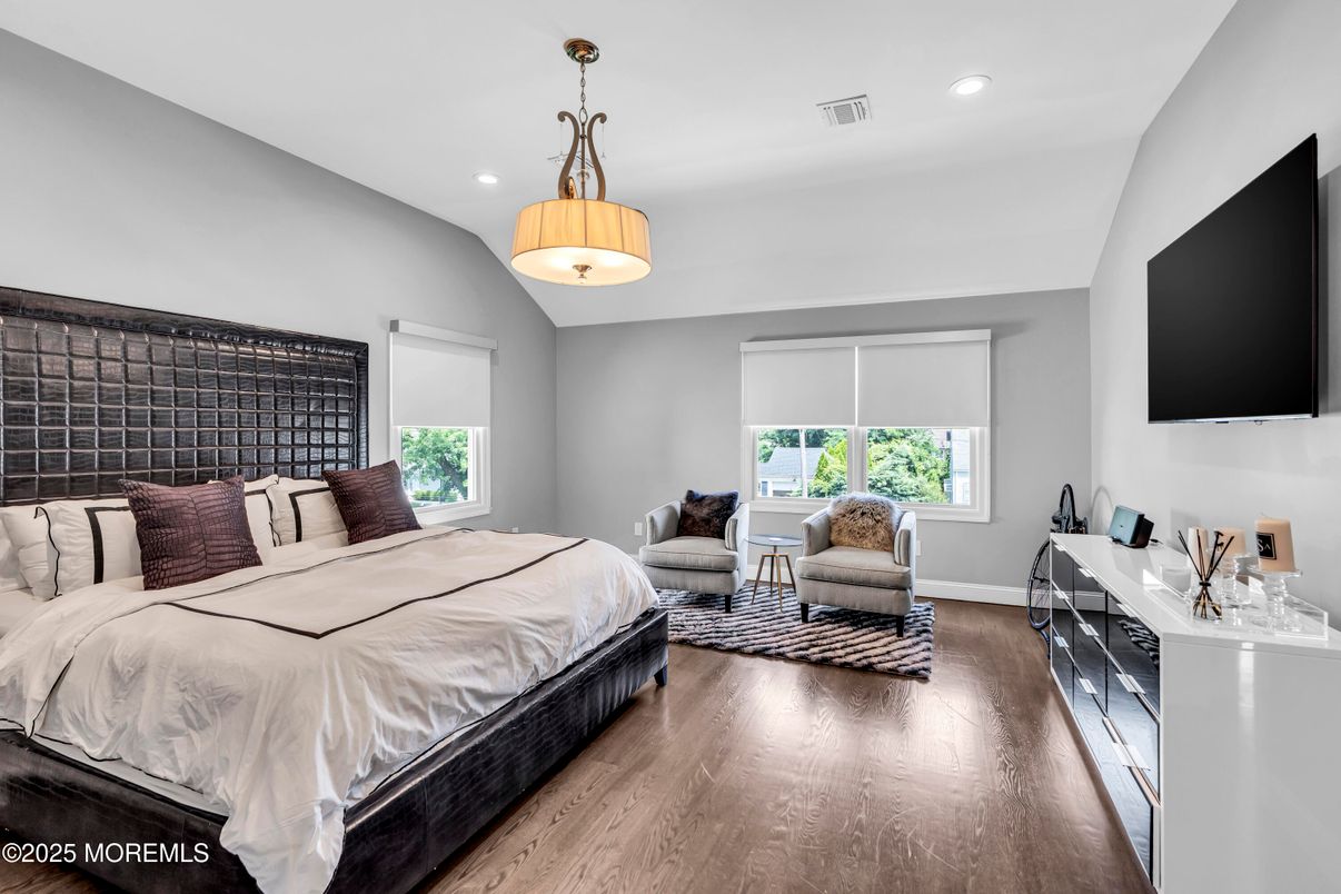 Bedroom, Interior, Pendant Lights, Recessed Lighting, Wood Texture Flooring