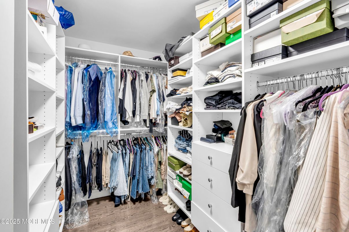 Interior, Walk-in Closets, Wood Texture Flooring
