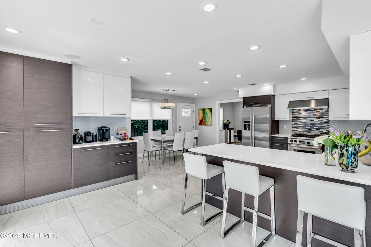Dining room, Interior, Kitchen, Pendant Lights, Recessed Lighting, Stainless Steel Appliances