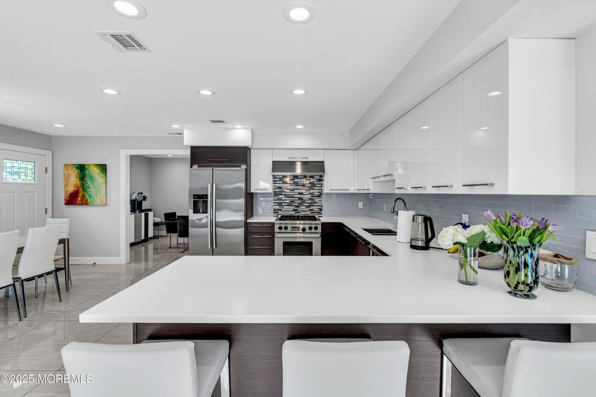 Dining room, Interior, Kitchen, Recessed Lighting, Stainless Steel Appliances