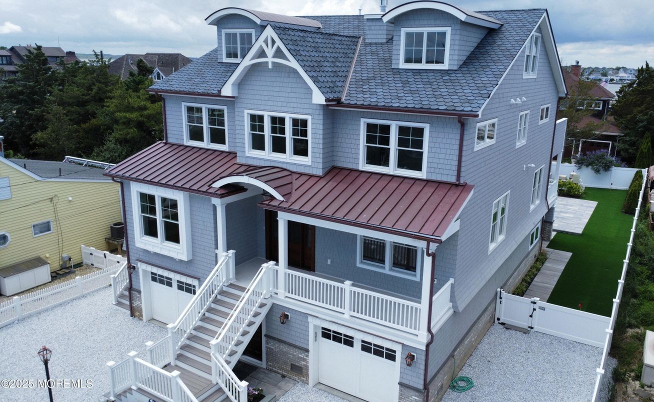 Exterior, Facade, Queen Anne Victorian