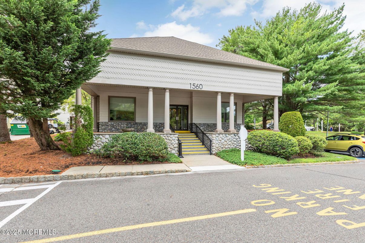 Exterior, Facade, None