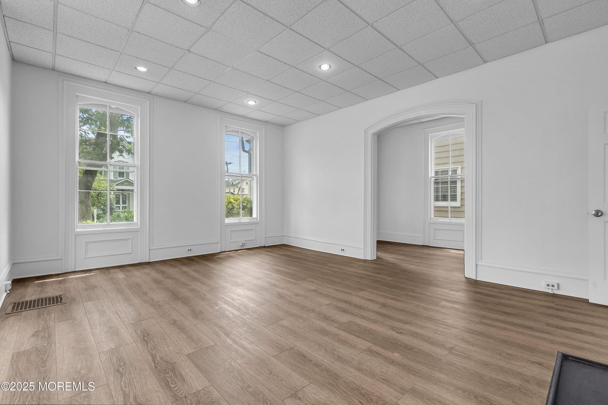 Empty room, Interior, Recessed Lighting, Wood Texture Flooring