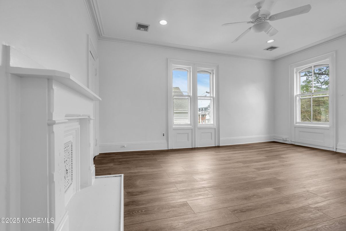 Empty room, Interior, Recessed Lighting, Wood Texture Flooring