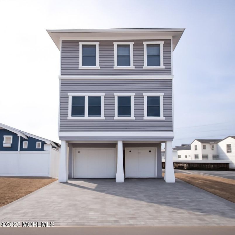 Attached, Exterior, Facade, Rowhouse