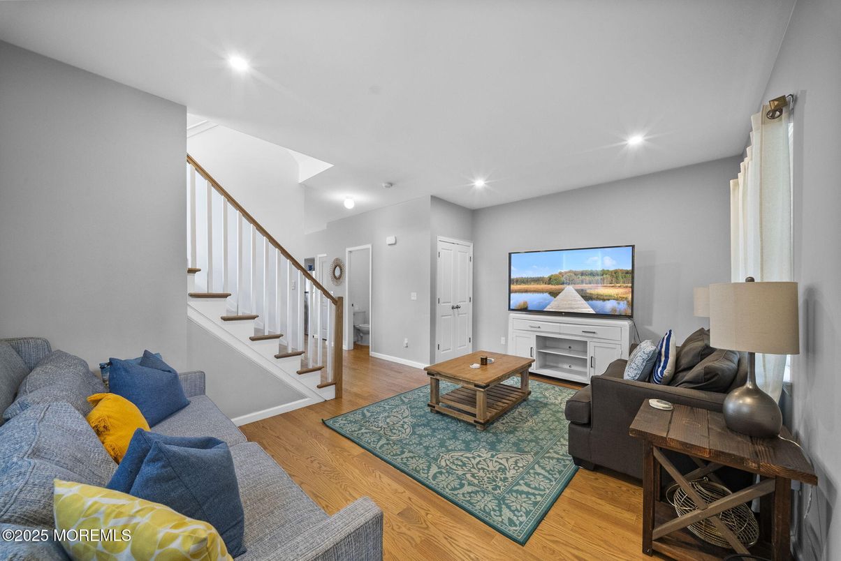Interior, Living room, Recessed Lighting, Wood Texture Flooring